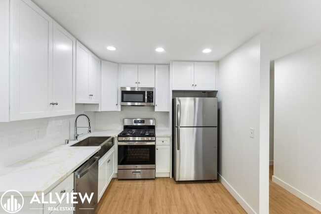 Building Photo - 16651 Tunstall Ln Unit 3