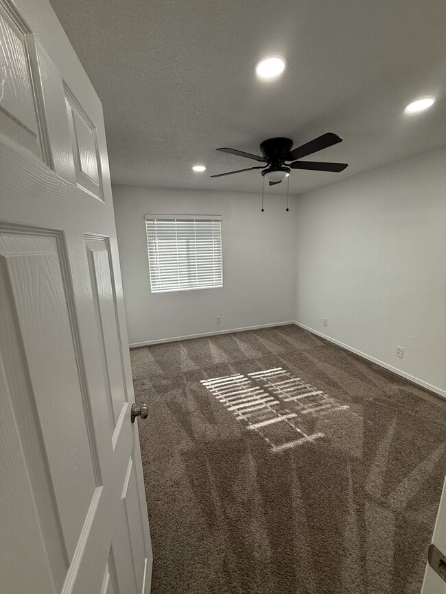 Photo - 640 Vista Del Monte