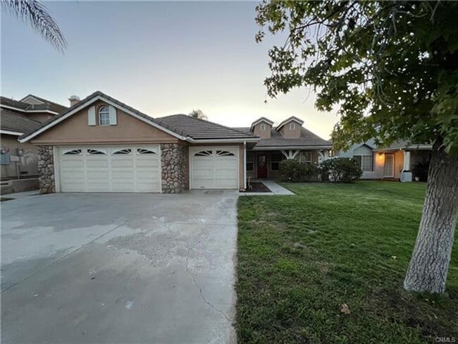 Photo - Stunning Pool Home in Menifee with Three-C...