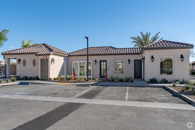 Leasing Office - Glen at Fontana Homes