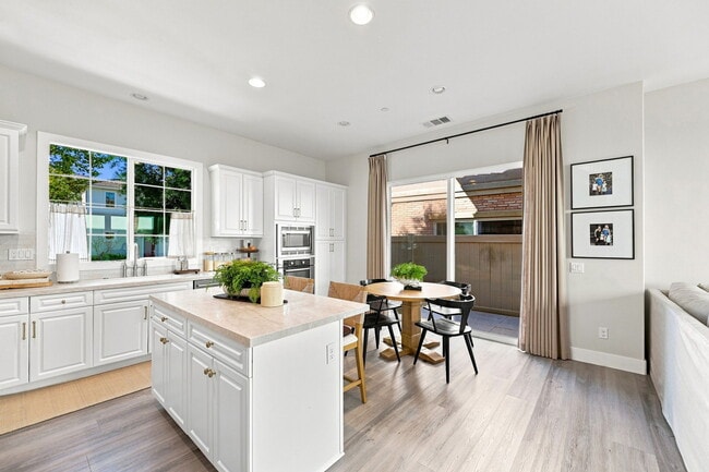 Photo - 22 Glicina St