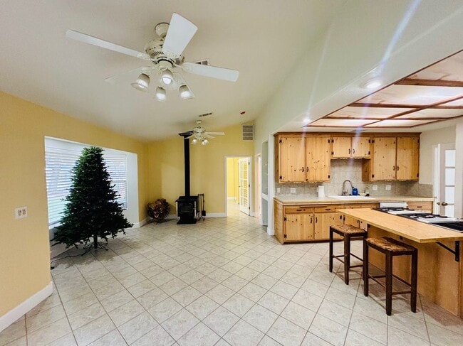 Photo - 41024 16th St W