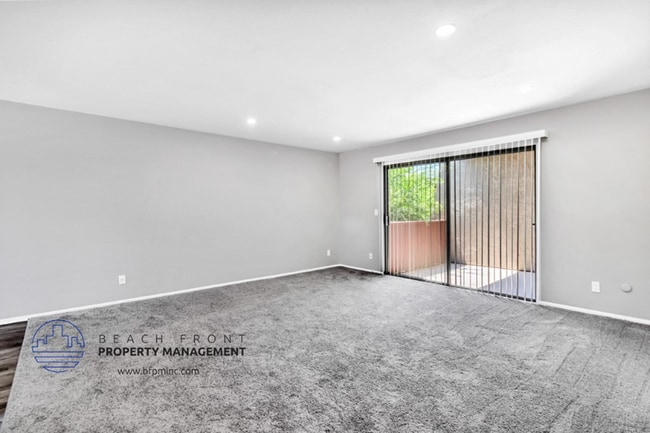 Photo - 250 E Acacia St Unit 207