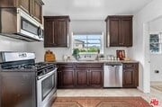 Photo - 1302 Yale St