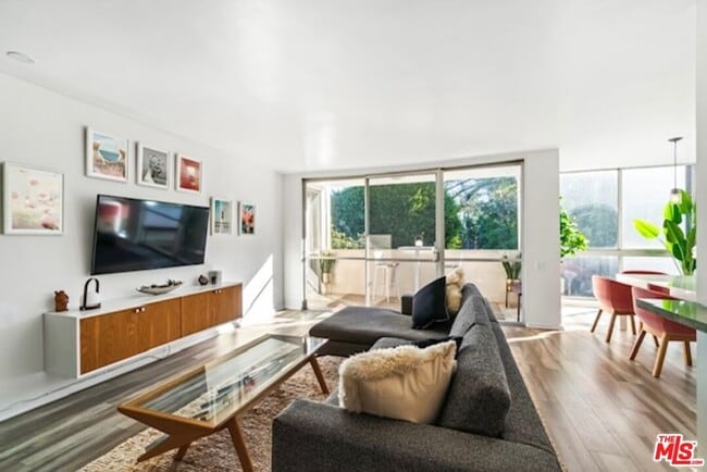 Photo - 1015 Kings Rd Unit 301