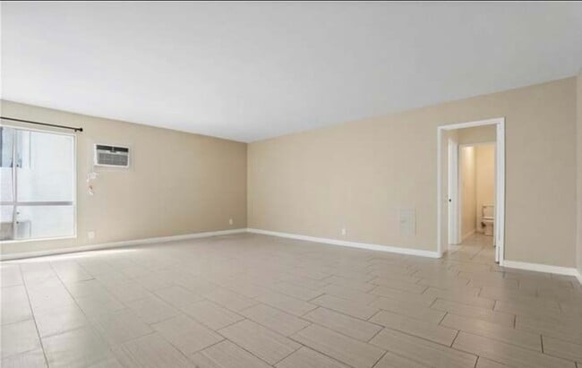 Photo - 5320 Zelzah Ave Unit Encino
