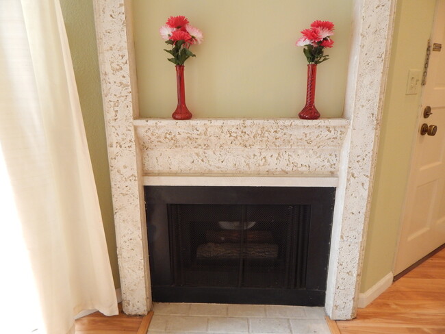 Photo - 584 W Huntington Dr