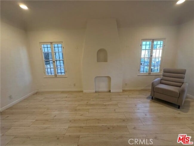 Photo - 221 S Tower Dr