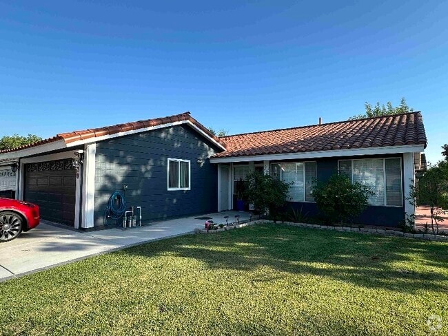 Building Photo - 1220 E 15th St Rental