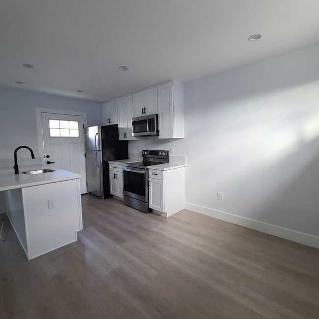 Photo - 8151 Hazeltine Ave