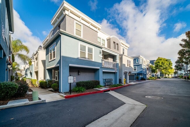 Photo - Perfect Location Unit close to everything!