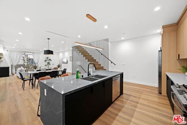 Building Photo - 835 N McCadden Pl Rental