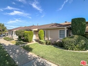 Photo - 202 E Grand Ave