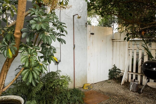 Photo - VENICE BEACH COTTAGE Unit 46