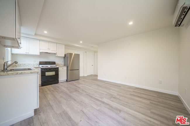 Photo - 231 E 85th St Unit 231