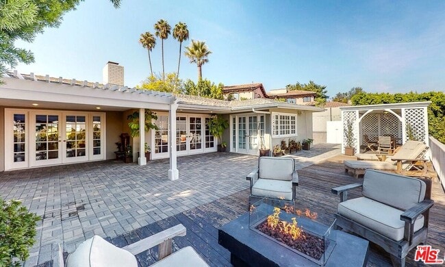 Photo - 2050 Linda Flora Dr