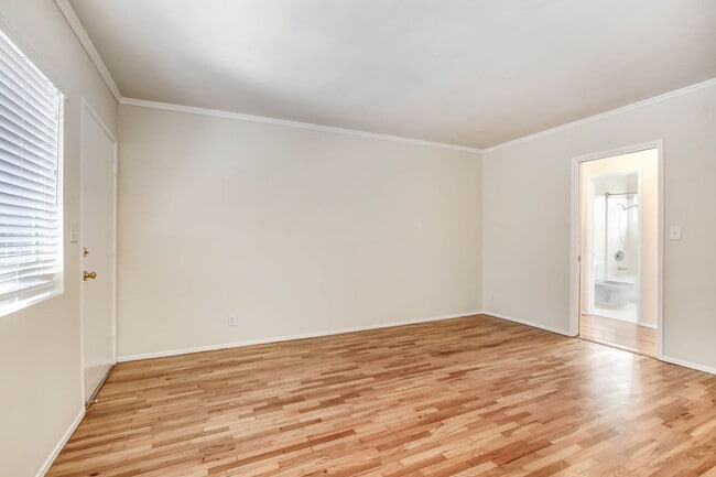 Photo - 2015-2019 4th Street in Santa Monica - steps to Main St. and the beach! Unit 2015-2