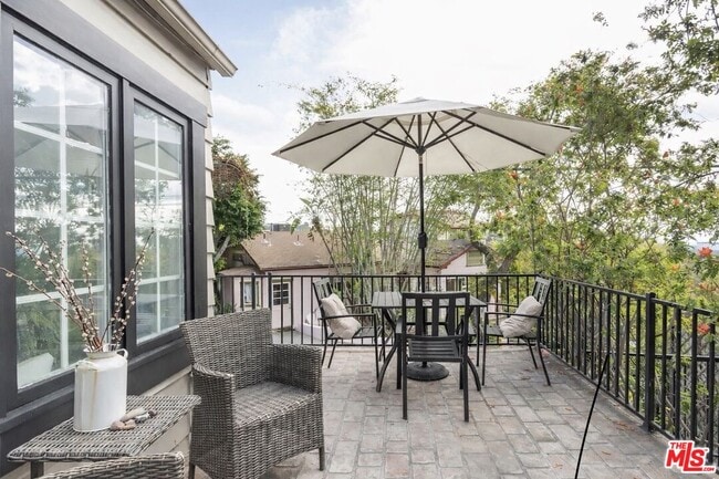 Photo - 2427 N Gower St