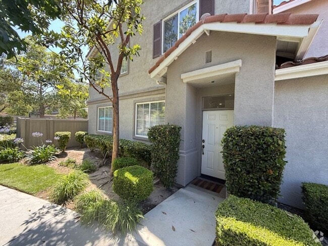 Building Photo - Beautiful Home near Schools & Shopping