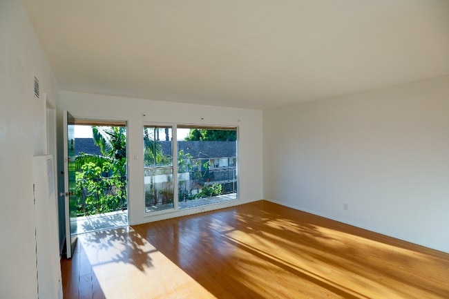 Photo - 260 S Sycamore Ave Apartment Unit 32