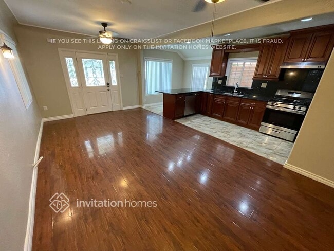 Photo - 260 E Plenty St