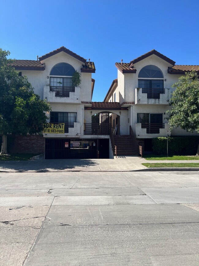 Building Photo - 11250 Morrison St Unit 204