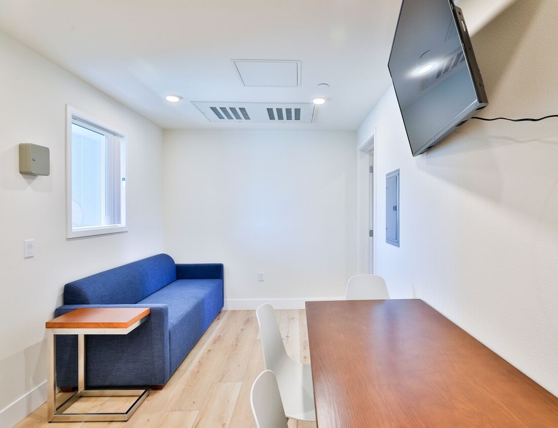Floor Plan - Premium Draco Apartments Unit 304