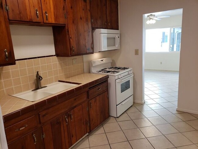 Photo - $1000 Move In Holiday Special!! La Mesa 2b...