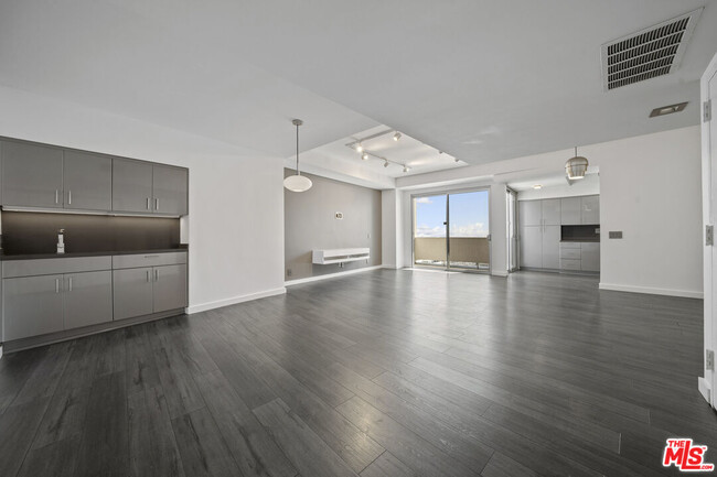 Photo - 7250 Franklin Ave Condo Unit 1204