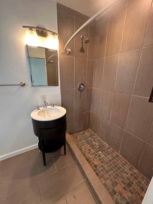 Bathroom - 2629 Meade Ave Unit B