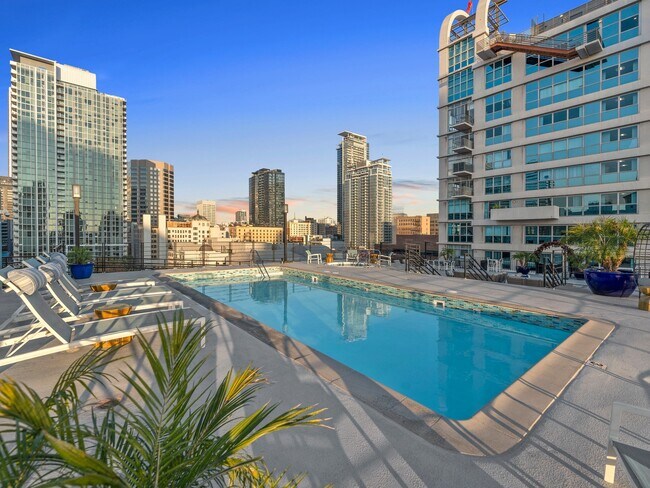 Photo - Renaissance Tower