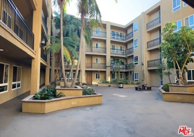 Building Photo - 1401 S St Andrews Pl Unit 411 Rental