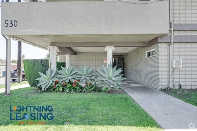 Building Photo - 532 E Arbor Vitae St Unit 14D Rental