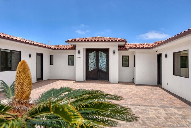 Photo - 1168 Muirlands Vista Way