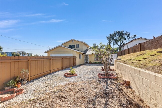 Photo - 2040 E 5th St