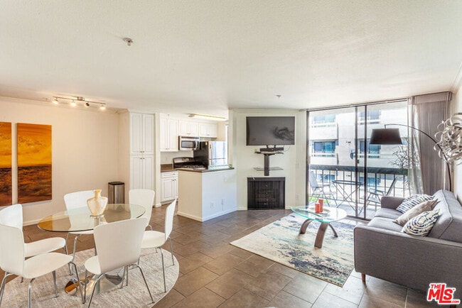 Photo - 7320 Hawthorn Ave Unit 213