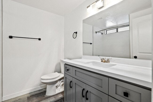 Photo - Hamilton Courtyard Apartments