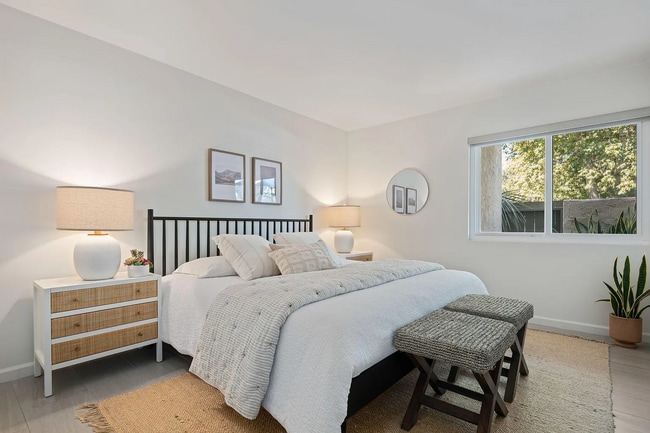 Building Photo - APT 71 Unit 71