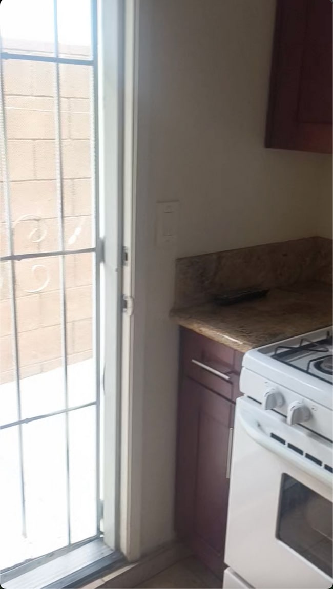 Entry - 13137 Hartland St Unit guesthouse