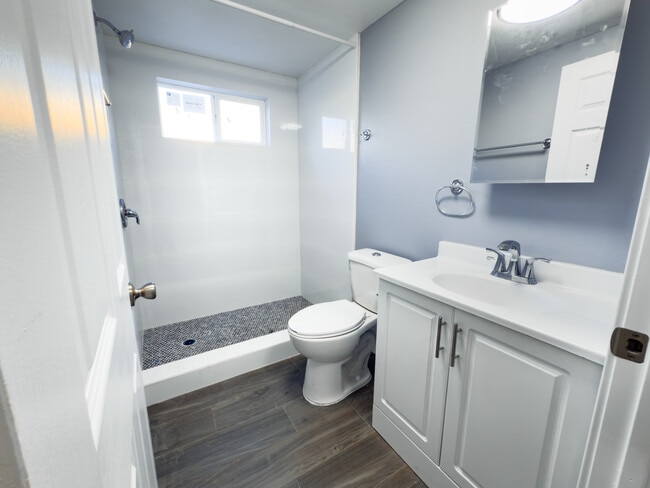 Photo - 6628-6630 Selfland Ave