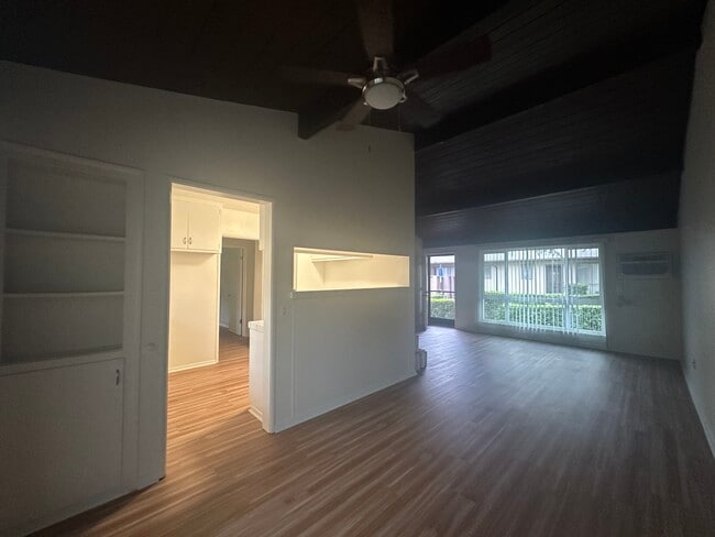 Photo - 10863-10881 Whipple St