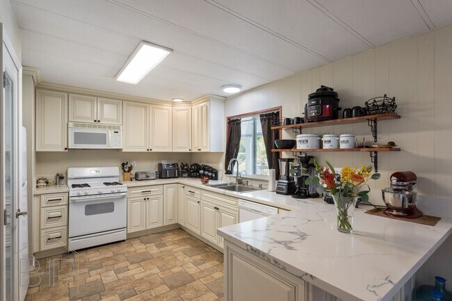 55+ Senior Community~ 2 bed/2 bath with Am... - 55+ Senior Community~ 2 bed/2 bath with Am... House