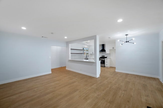 Photo - 2640 N Buena Vista St