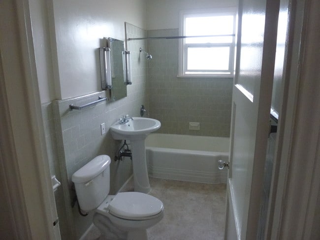 Photo - 1437 Lucile Ave Unit 4