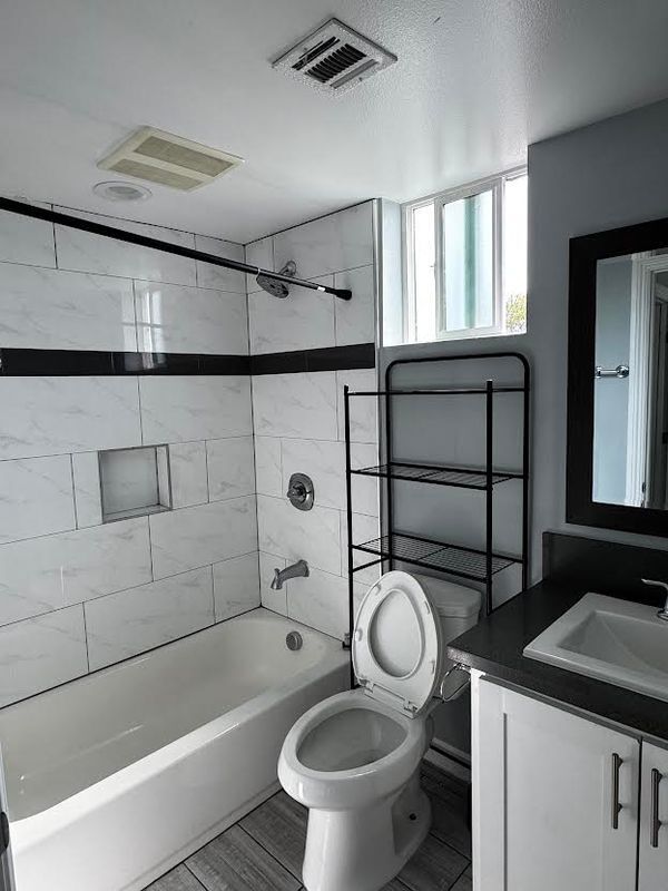 Photo - 433 1/2 East 30th Street