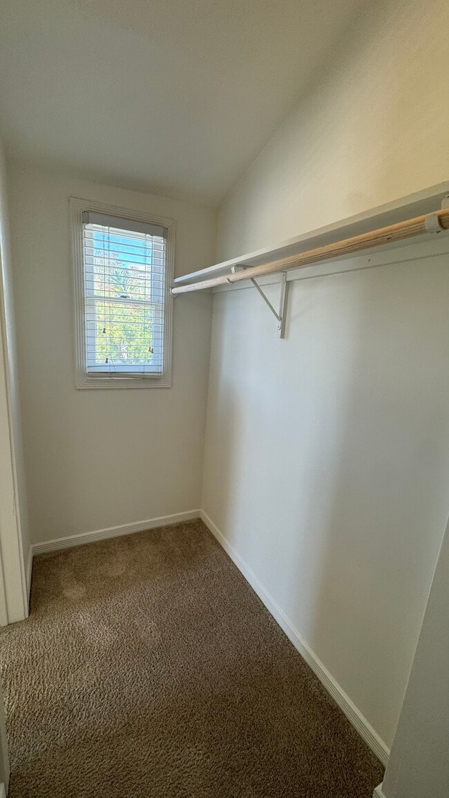 Building Photo - 10816 3/4 Lindbrook Dr Rental