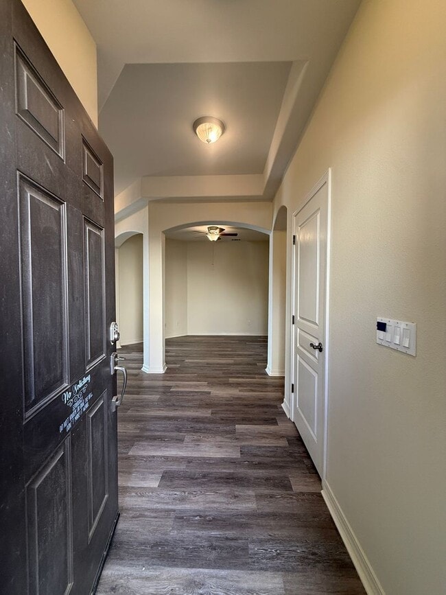 Photo - Beautiful Bradley Square Single Story Home With Easy Access to Shopping/101 Frwy