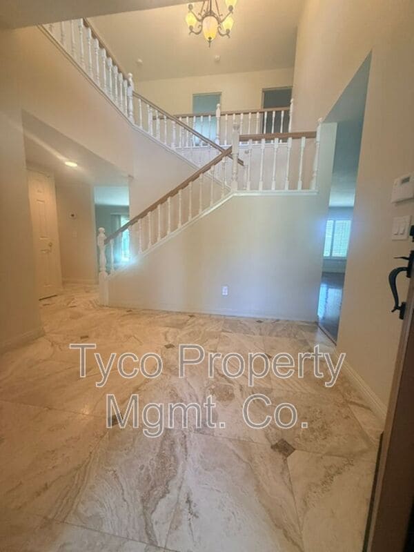 Photo - 526 Trailridge Dr