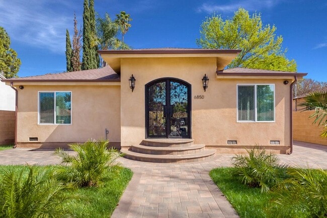Photo - 6850 Encino Ave House
