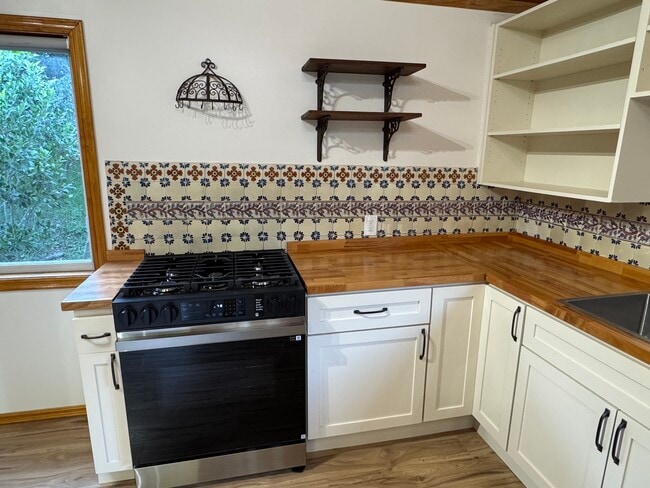 Range - 1734 Topanga Skyline Dr Unit B